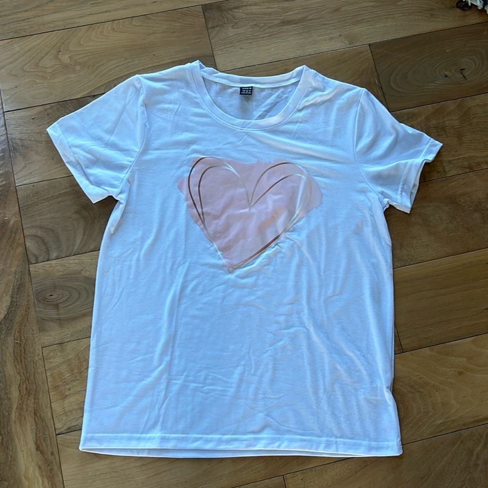 COPY - SHEIN white t-shirt with heart, size M